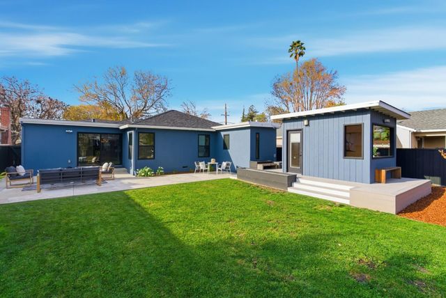 1120 17th Avenue, Redwood City, CA 94063