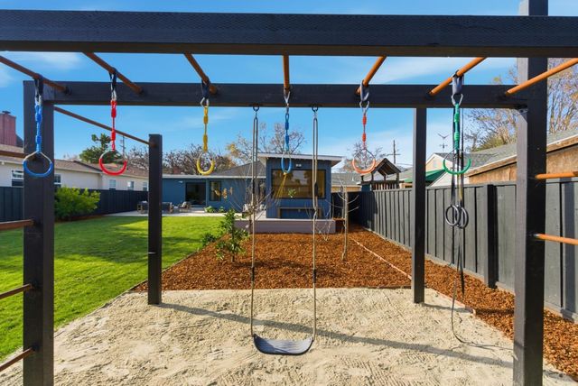 1120 17th Avenue, Redwood City, CA 94063