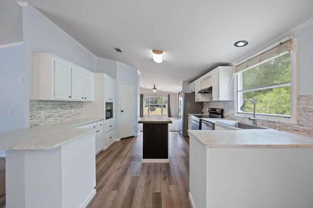 140 Creedmore DR, Liberty Hill, TX 78642