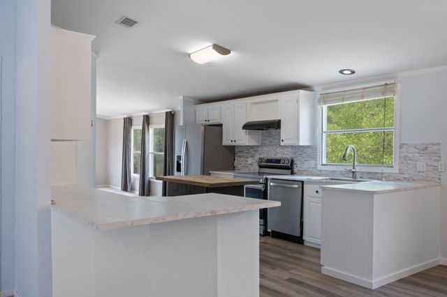 140 Creedmore DR, Liberty Hill, TX 78642