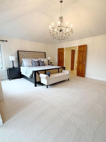 822 Waters Edge Drive, South Elgin, IL 60177