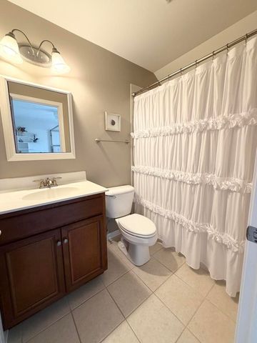 822 Waters Edge Drive, South Elgin, IL 60177