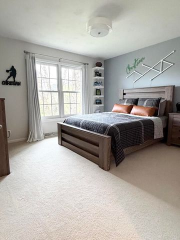 822 Waters Edge Drive, South Elgin, IL 60177