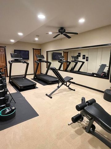 822 Waters Edge Drive, South Elgin, IL 60177