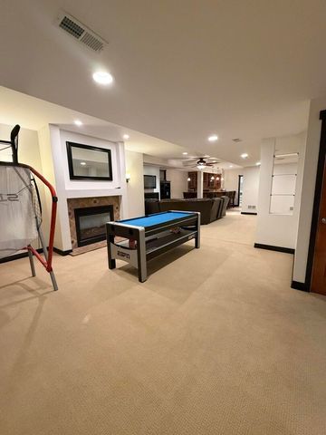 822 Waters Edge Drive, South Elgin, IL 60177