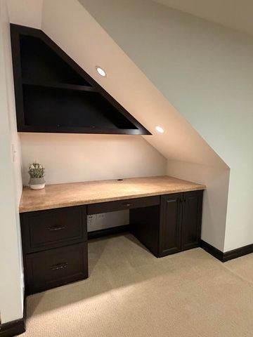 822 Waters Edge Drive, South Elgin, IL 60177