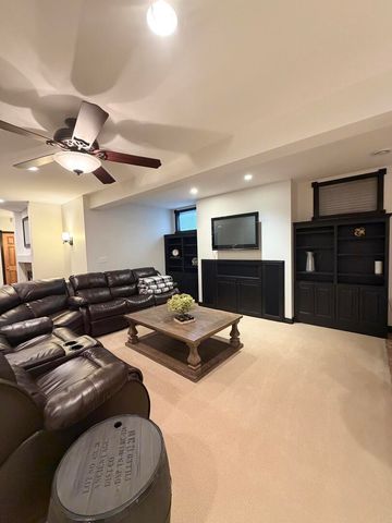 822 Waters Edge Drive, South Elgin, IL 60177