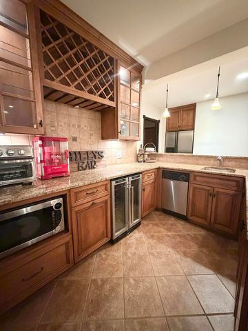 822 Waters Edge Drive, South Elgin, IL 60177