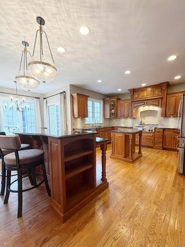 822 Waters Edge Drive, South Elgin, IL 60177