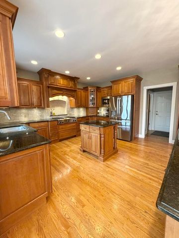 822 Waters Edge Drive, South Elgin, IL 60177