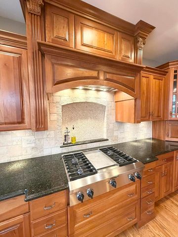 822 Waters Edge Drive, South Elgin, IL 60177