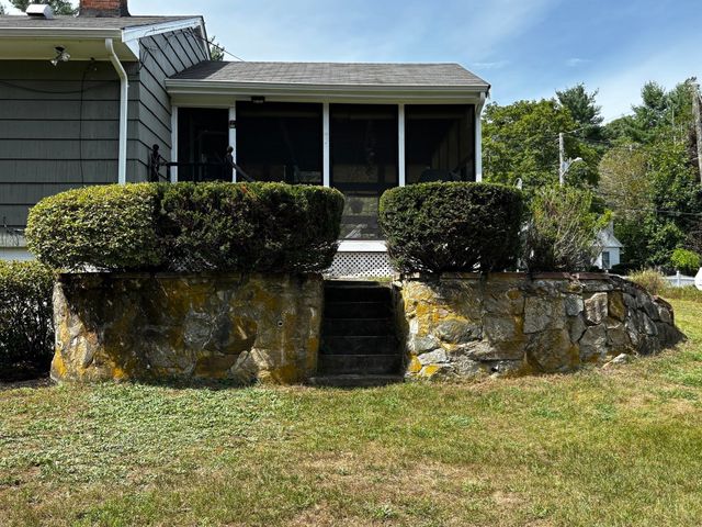 450 Center St, Pembroke, MA 02359