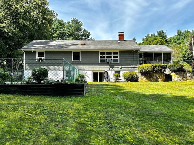 450 Center St, Pembroke, MA 02359