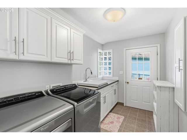 16 LITTLE CAPE HORN Rd, Cathlamet, WA 98612