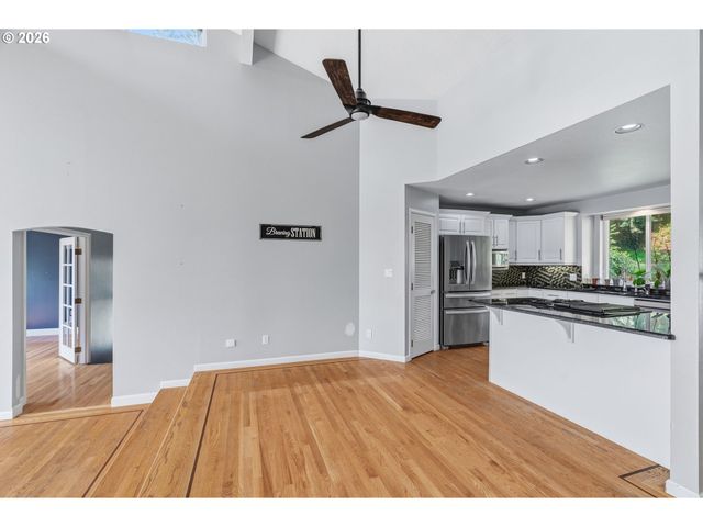 16 LITTLE CAPE HORN Rd, Cathlamet, WA 98612