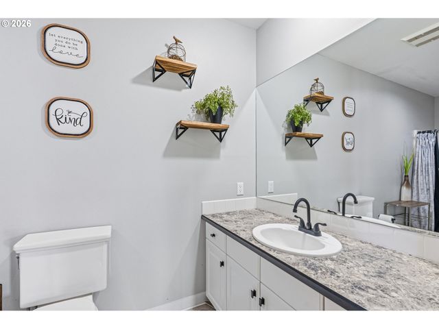 16 LITTLE CAPE HORN Rd, Cathlamet, WA 98612