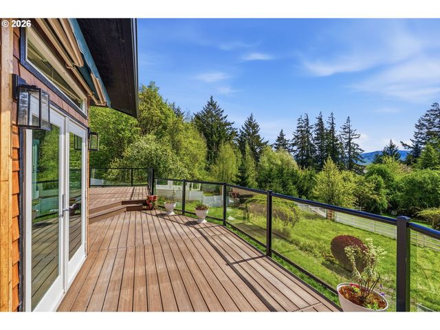 16 LITTLE CAPE HORN Rd, Cathlamet, WA 98612