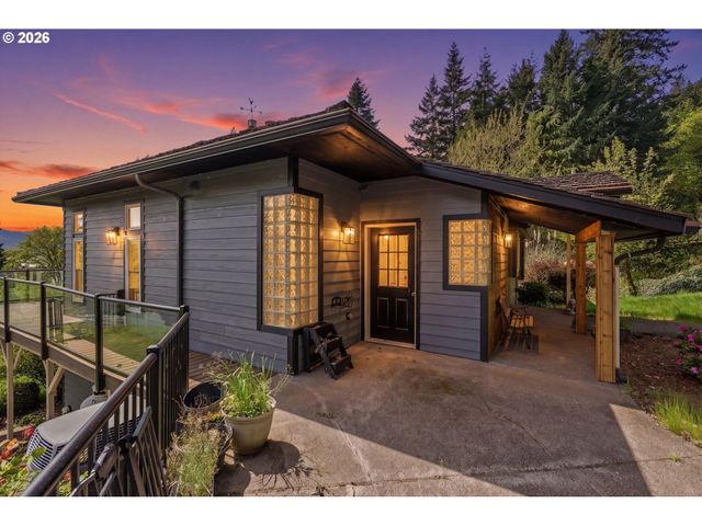 16 LITTLE CAPE HORN Rd, Cathlamet, WA 98612