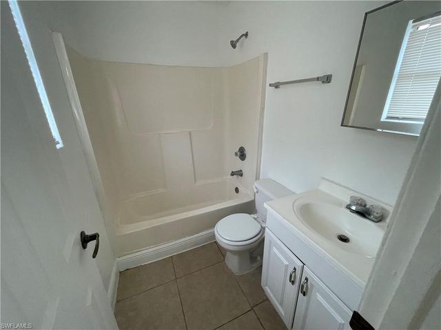 2505 NE 22nd PL, Cape Coral, FL 33909