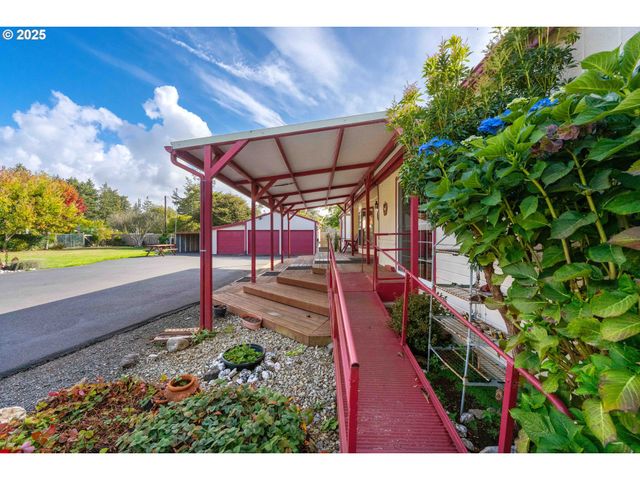 90994 BEACON Ln, Coos Bay, OR 97420