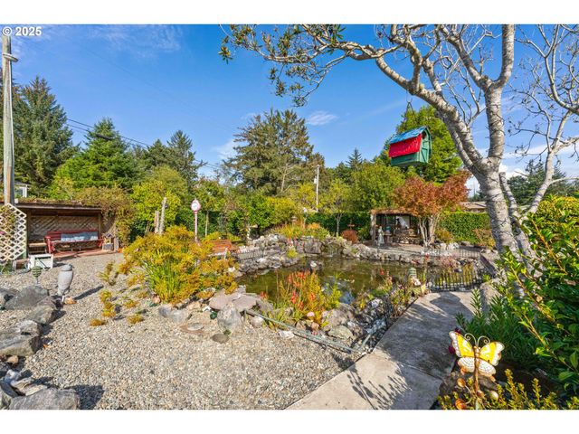 90994 BEACON Ln, Coos Bay, OR 97420