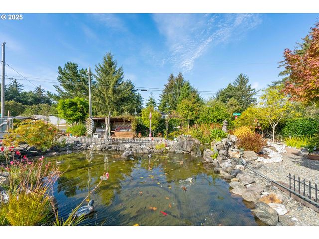 90994 BEACON Ln, Coos Bay, OR 97420