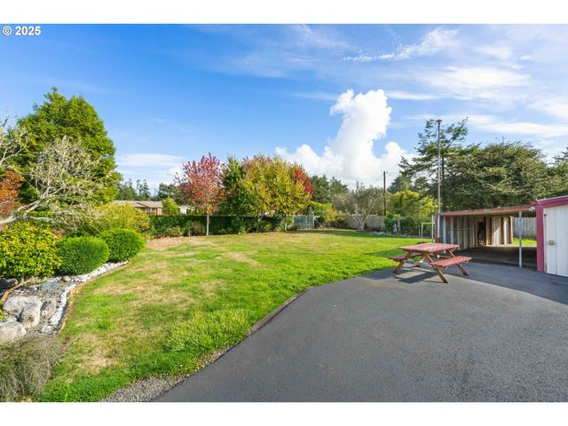 90994 BEACON Ln, Coos Bay, OR 97420