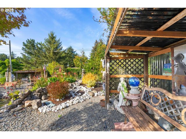 90994 BEACON Ln, Coos Bay, OR 97420