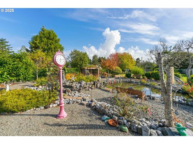 90994 BEACON Ln, Coos Bay, OR 97420