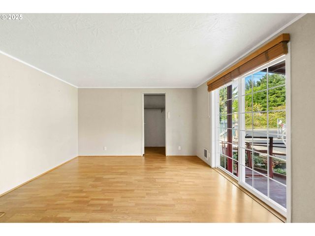 90994 BEACON Ln, Coos Bay, OR 97420