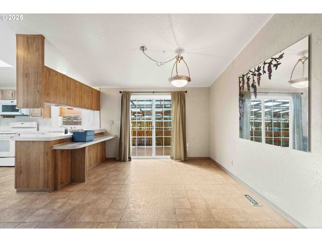 90994 BEACON Ln, Coos Bay, OR 97420