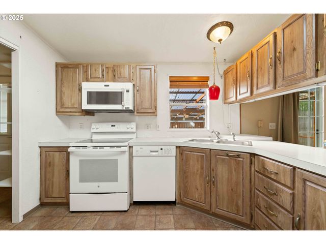 90994 BEACON Ln, Coos Bay, OR 97420