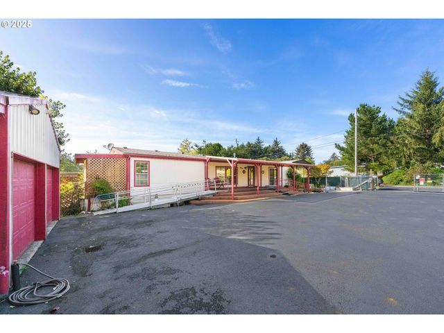 90994 BEACON Ln, Coos Bay, OR 97420
