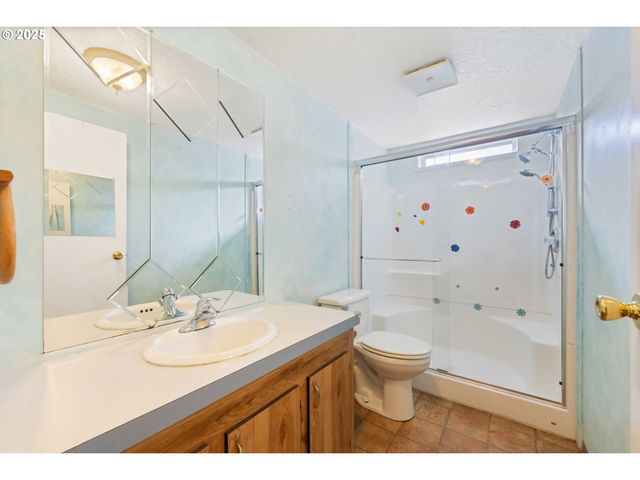 90994 BEACON Ln, Coos Bay, OR 97420