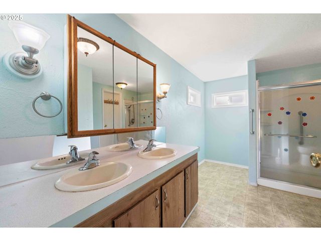 90994 BEACON Ln, Coos Bay, OR 97420