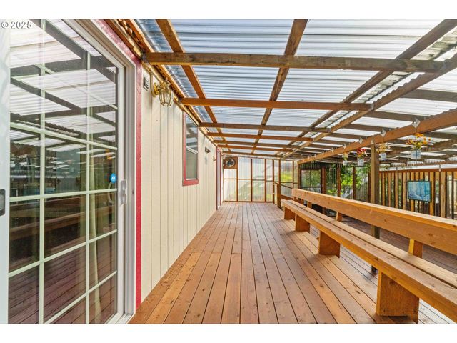 90994 BEACON Ln, Coos Bay, OR 97420