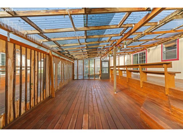 90994 BEACON Ln, Coos Bay, OR 97420