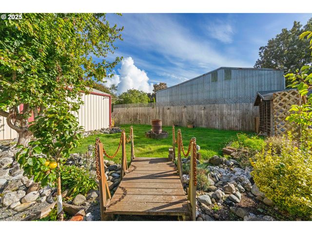 90994 BEACON Ln, Coos Bay, OR 97420