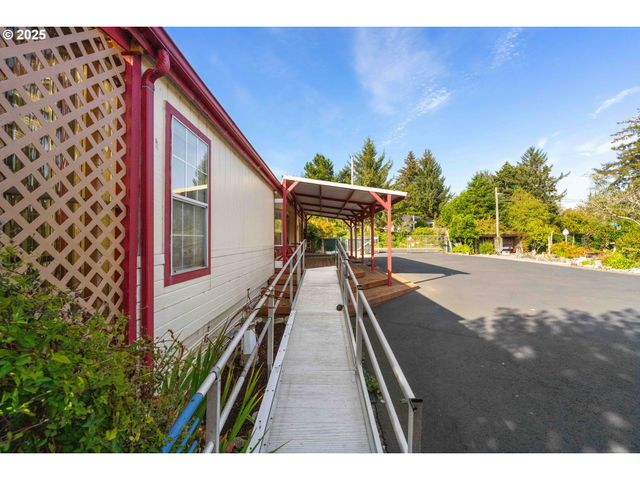 90994 BEACON Ln, Coos Bay, OR 97420