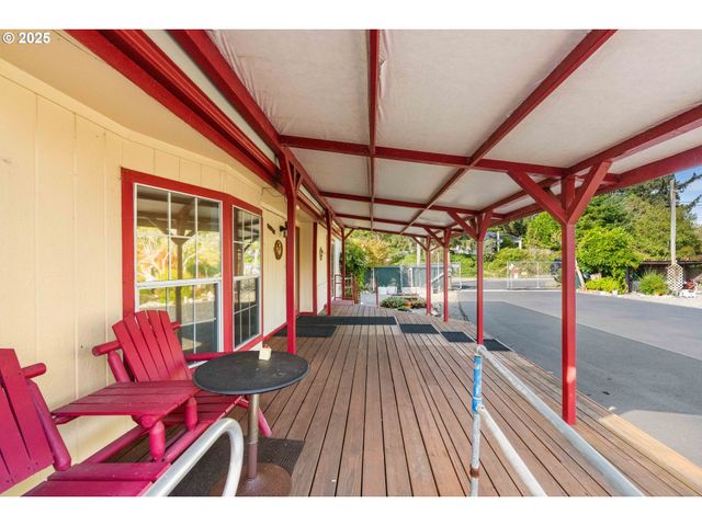 90994 BEACON Ln, Coos Bay, OR 97420