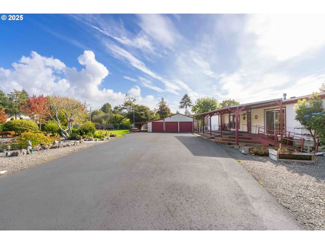 90994 BEACON Ln, Coos Bay, OR 97420