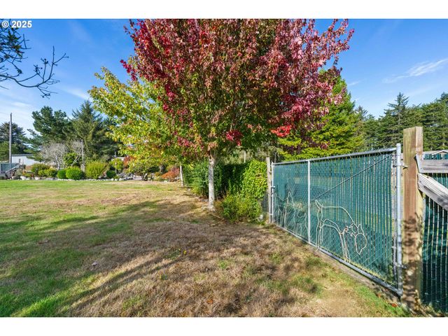 90994 BEACON Ln, Coos Bay, OR 97420