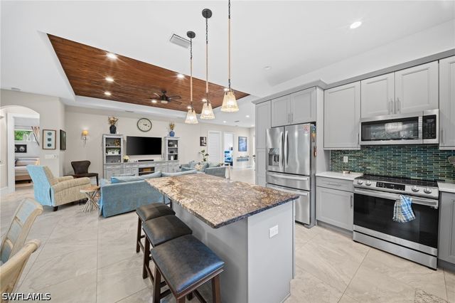 2291 Thomasson DR, Naples, FL 34112