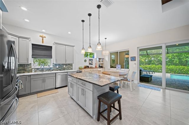2291 Thomasson DR, Naples, FL 34112