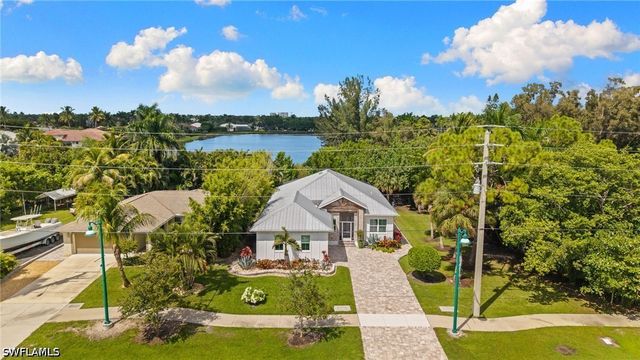 2291 Thomasson DR, Naples, FL 34112
