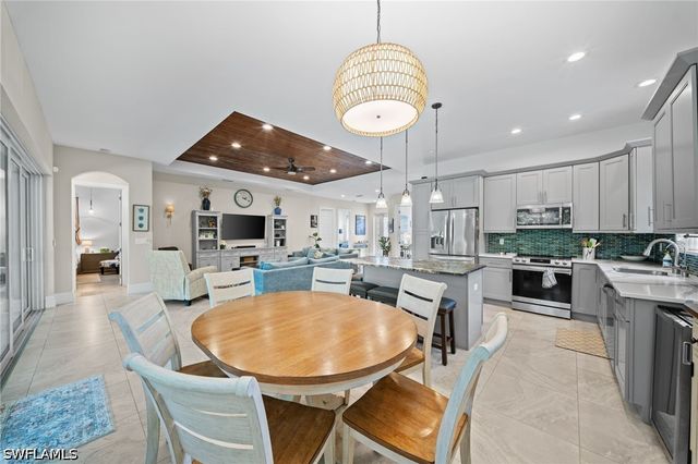 2291 Thomasson DR, Naples, FL 34112