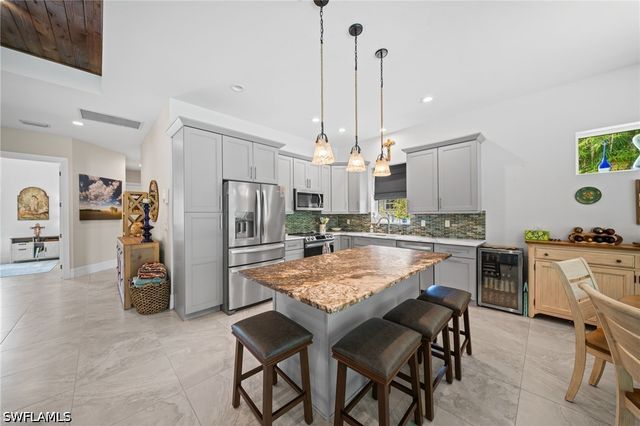 2291 Thomasson DR, Naples, FL 34112