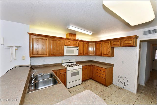 14101 KOSHARE Court, El Paso, TX 79938