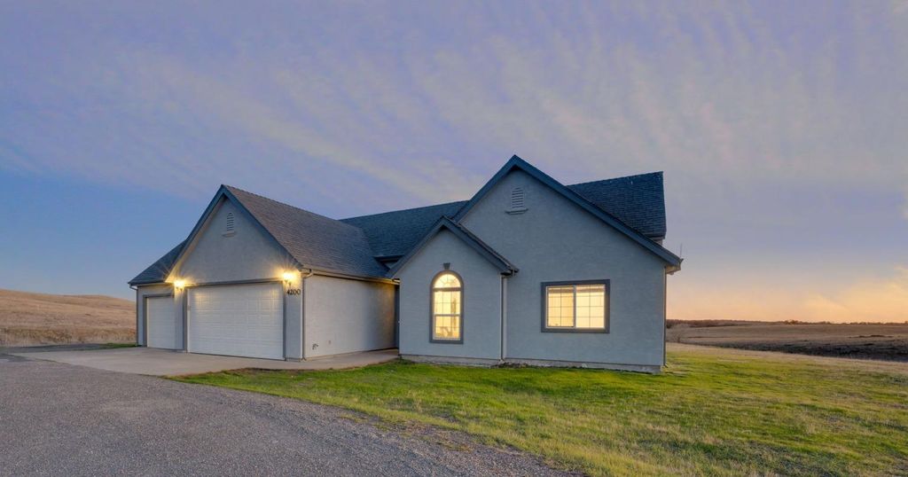 4200 Coulter Ln, Latrobe, CA 95682