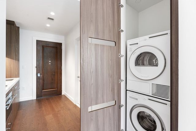 430 Stuart St 1518, Boston, MA 02116